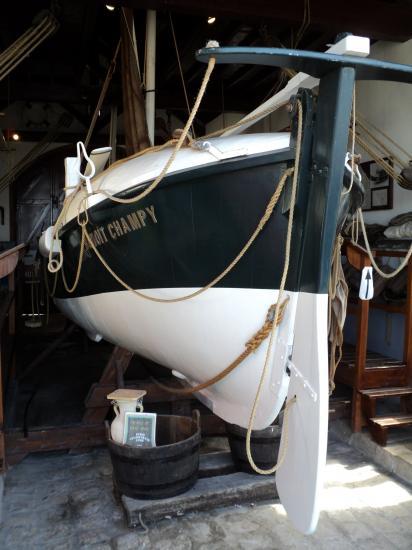 BATEAU DE SAUVETAGE BENOIT CHAMPY CAYEUX SUR MER